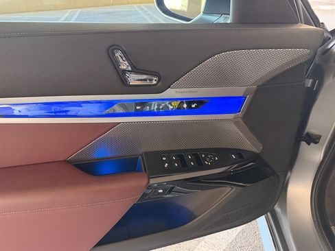 Used 2023 BMW i7 xDrive60 AWD/4WD image 27