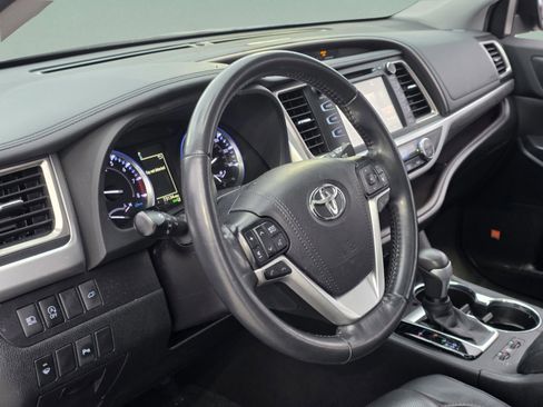 Used 2019 Toyota Highlander Limited image 9