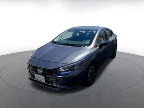Used 2025 Nissan Versa SV FWD image 5
