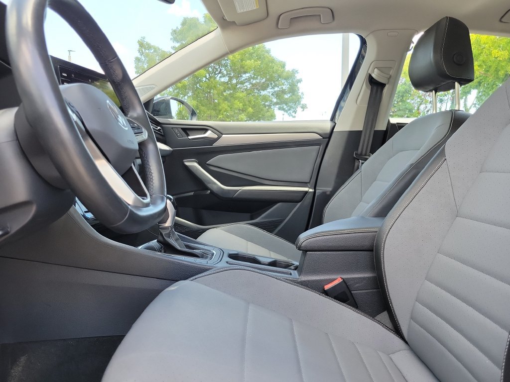 Used 2025 Volkswagen Jetta Sport FWD image 26