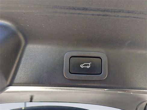 Used 2017 Jaguar F-PACE Prestige image 13