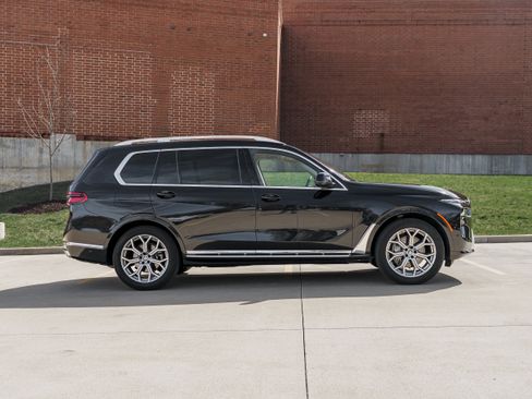 Used 2026 BMW X7 xDrive40i AWD/4WD image 3