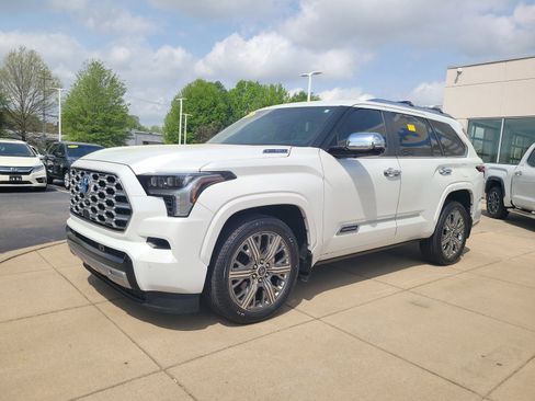 Used 2024 Toyota Sequoia Capstone AWD/4WD image 7