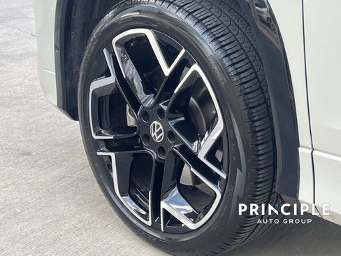 Used 2026 Volkswagen Tiguan SEL R-Line AWD/4WD image 7