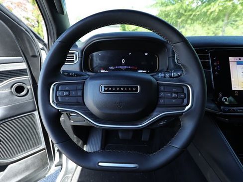 Used 2024 Jeep Wagoneer L Series II w/ Flexible Seating Group RWD image 6