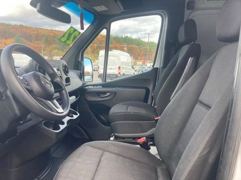Used 2022 Mercedes-Benz Sprinter 2500 image 12