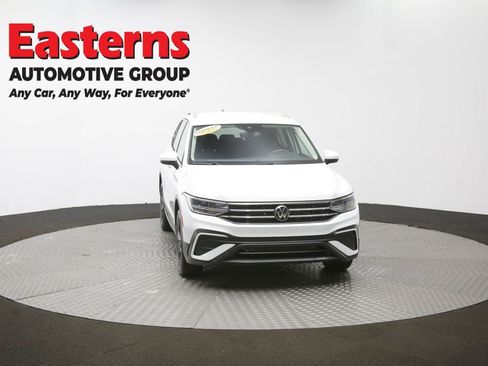 Used 2024 Volkswagen Tiguan SE image 51