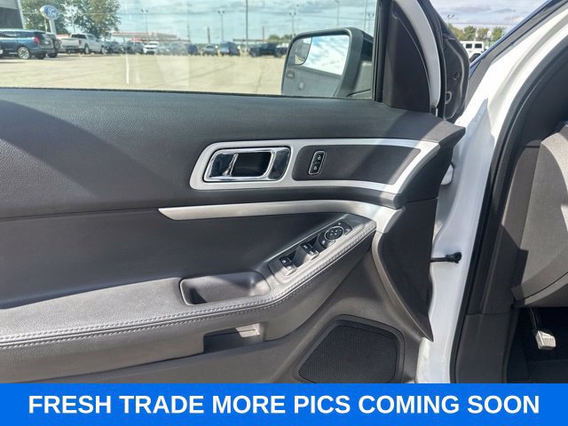 Used 2015 Ford Explorer XLT w/ Equipment Group 202B FWD image 25