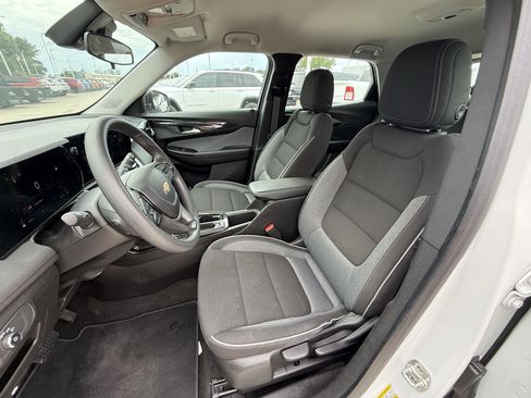 Used 2024 Chevrolet TrailBlazer LS w/ LS Confidence Package FWD image 27
