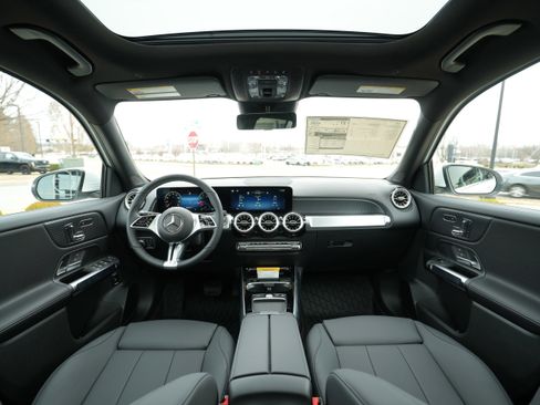 New 2026 Mercedes-Benz GLB 250 4MATIC image 19