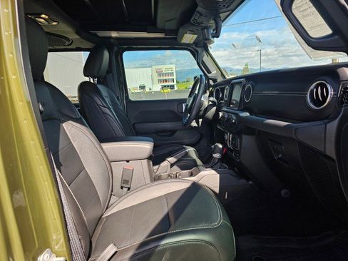 Used 2023 Jeep Wrangler Unlimited Sahara w/ Cold Weather Group AWD/4WD image 10
