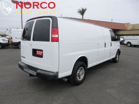 Used 2017 Chevrolet Express 2500 Extended image 2