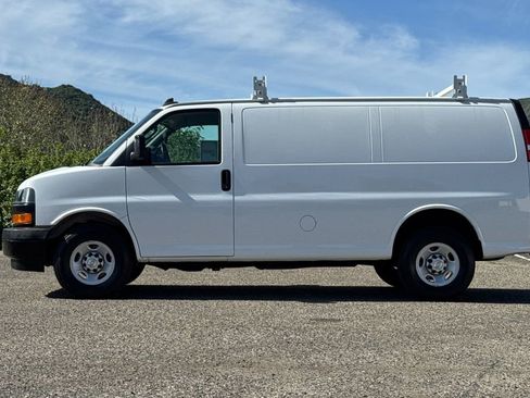 Used 2020 Chevrolet Express 2500 w/ Communications Package RWD image 7