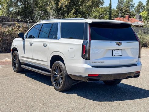 Certified 2021 Cadillac Escalade ESV Premium Luxury w/ Driver Assist Tech Package AWD/4WD image 2