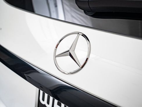 Used 2025 Mercedes-Benz GLC 300 4MATIC image 17