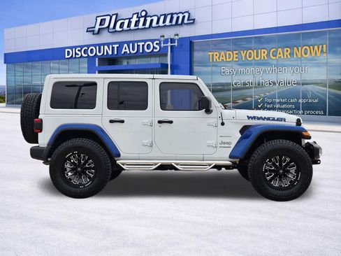 Used 2018 Jeep Wrangler Unlimited Sahara image 7