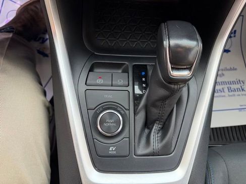 Used 2022 Toyota RAV4 SE w/ Convenience Package image 26