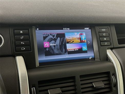 Used 2019 Land Rover Discovery Sport SE image 17