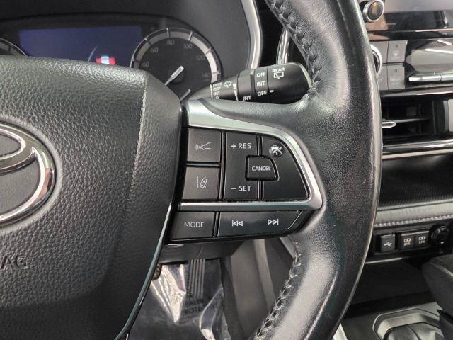 Used 2020 Toyota Highlander XLE AWD/4WD image 13