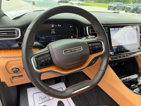 Used 2023 Jeep Grand Wagoneer Series III AWD/4WD image 21