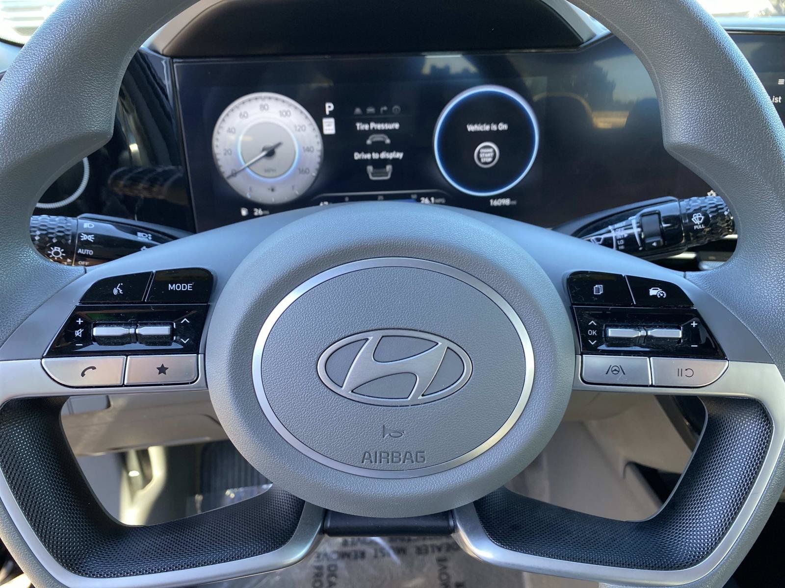 Used 2024 Hyundai Elantra SEL FWD image 14