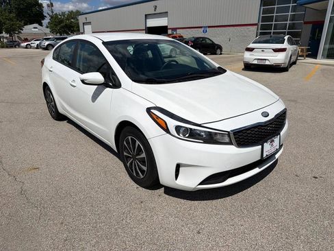 Used 2017 Kia Forte LX FWD image 2