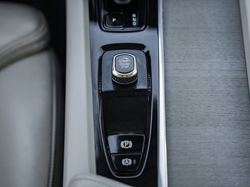 Certified 2023 Volvo S60 B5 Ultimate w/ Climate Package image 23