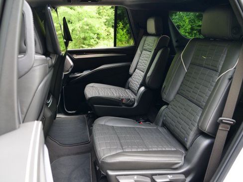 Used 2026 Cadillac Escalade Platinum Sport w/ LPO, ONYX Package AWD/4WD image 33