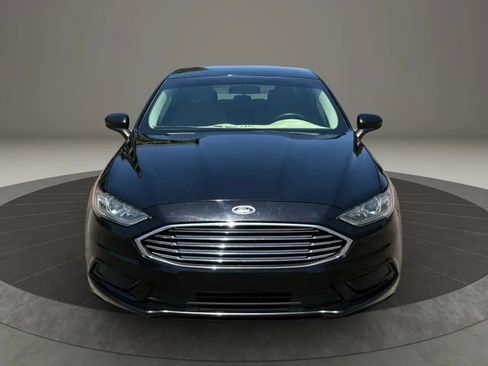 Used 2017 Ford Fusion SE FWD image 2