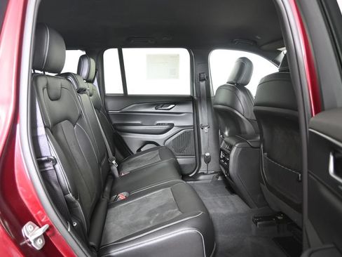 Used 2023 Jeep Grand Cherokee Altitude AWD/4WD image 15