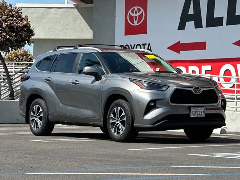 Used 2025 Toyota Highlander XLE image 8