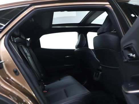 Used 2023 Toyota Crown Platinum image 12