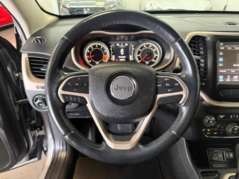 Used 2015 Jeep Cherokee Latitude w/ Comfort/Convenience Group FWD image 12