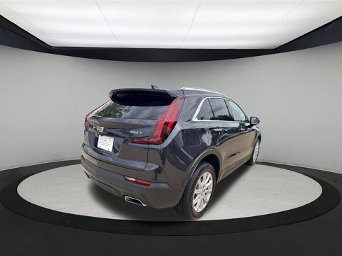 Used 2022 Cadillac XT4 Luxury w/ Cold Weather Package AWD/4WD image 7