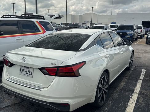 Used 2020 Nissan Altima 2.5 SR w/ Premium Package FWD image 3