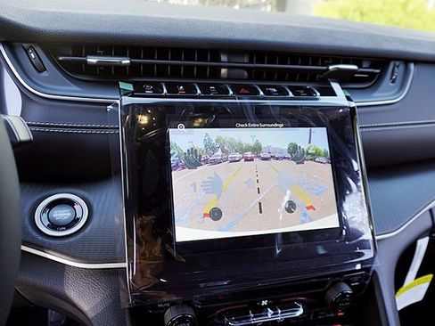 New 2024 Jeep Grand Cherokee Laredo image 31