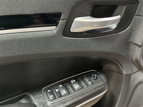 Used 2019 Chrysler 300 S image 20