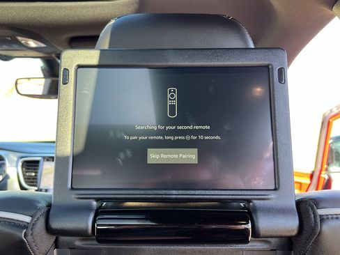 Used 2026 Chrysler Pacifica Limited w/ Uconnect Theater Family Group image 38