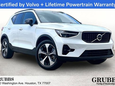 Used 2025 Volvo XC40 B5 Plus AWD/4WD image 1