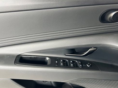 New 2025 Hyundai Elantra SEL image 11