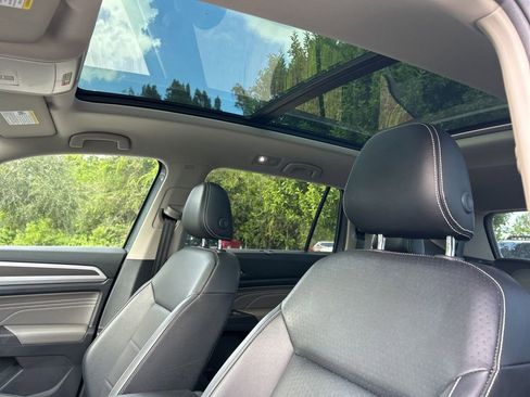 Used 2022 Volkswagen Atlas SE w/ Panoramic Sunroof Package image 16