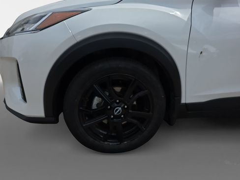 Used 2024 Nissan Kicks SV image 13