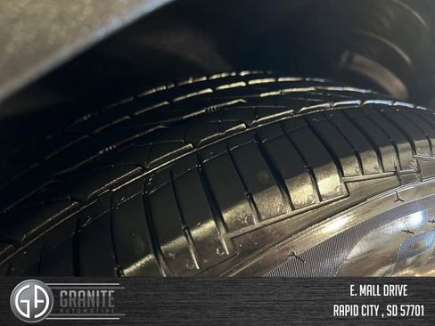 Used 2022 GMC Terrain SLE w/ Driver Convenience Package image 18