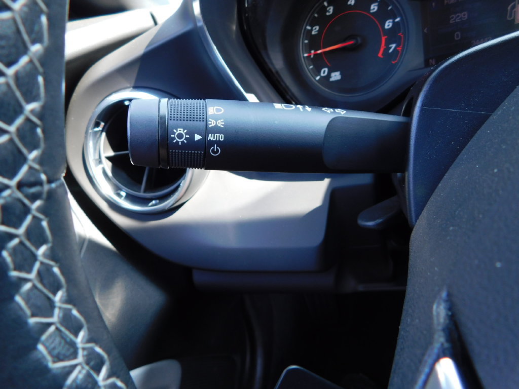 Used 2020 Chevrolet Camaro LT RWD image 24