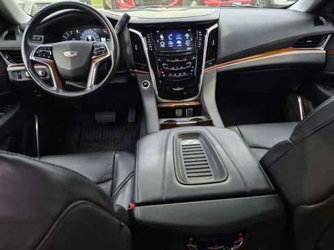 Certified 2020 Cadillac Escalade Premium Luxury AWD/4WD image 21