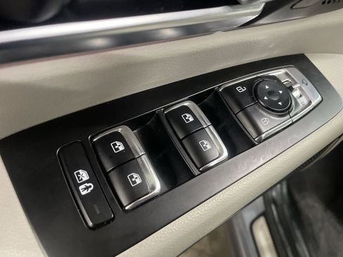 Used 2025 Kia Telluride SX w/ SX Captain's Chair Package image 13