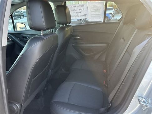 Used 2022 Chevrolet Trax LT w/ LT Convenience Package image 23
