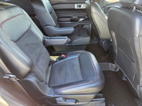 Certified 2022 Ford Explorer ST-Line w/ Class IV Trailer Tow Package image 15