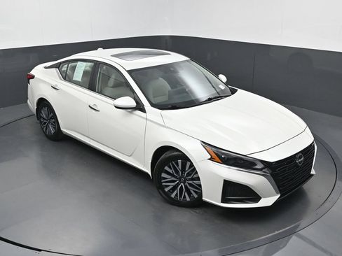 Used 2023 Nissan Altima 2.5 SV w/ SV Premium Package FWD image 33