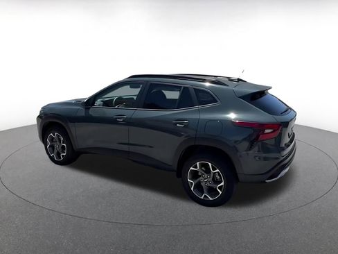 Used 2025 Chevrolet Trax LT FWD image 10